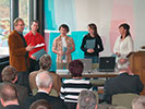 Die Auszubildenden des Landesamtes für Vermessung und Geoinformation Thüringen empfangen die Urkunden für den 2. Platz.