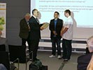 Preisverleihung 2012 -Übergabe des Preises durch Prof. Dr. M. Weisensee
